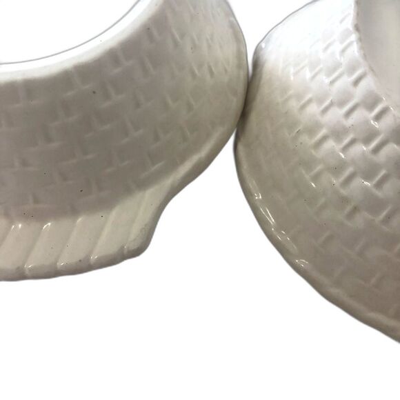 PoppyTrail Metlox Sculptured Daisy Set Of 2 Serving Bowls - Picture 7 of 9